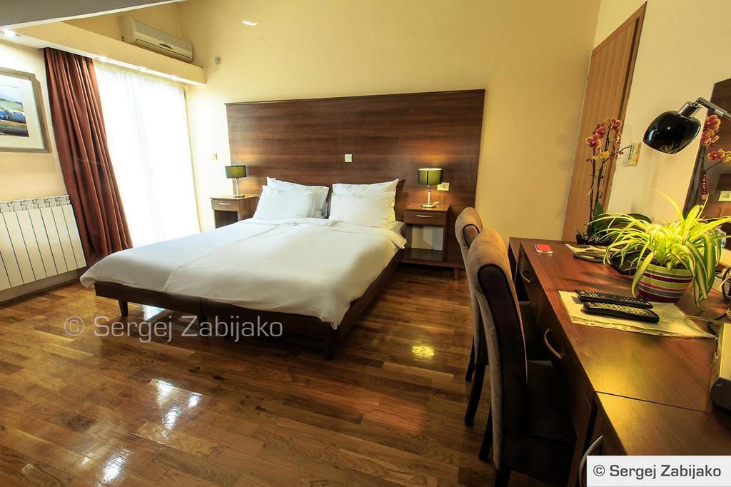 Hotel M Podgorica Kamer foto